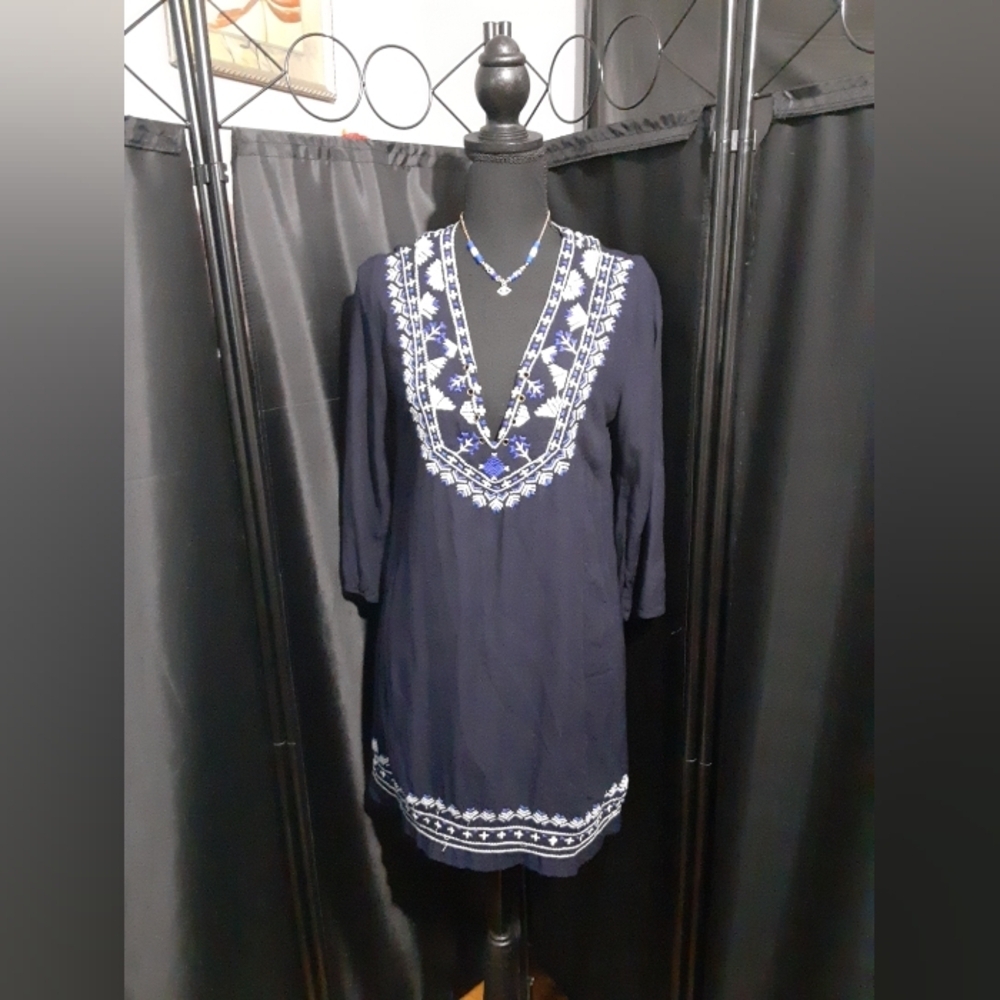 Forever 21 Top Tunic Blue Embroidered Boho Low V Neck Lagenlook Small Cottage